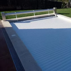 Cubierta automática flotante de lamas modelo Element de 8 x 4 m