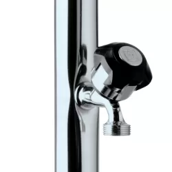 Ducha piscina Astral con 1 rociador y 1 grifo lavapies