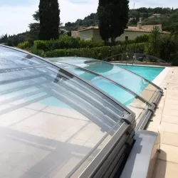 Cubierta para piscina baja de 12 x 6 motorizada