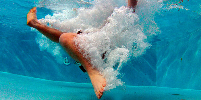 Vorteile der Salzchlorung. Es wird nur Salz benötigt. Vermeidet Reizungen. Keine Chemikalien mehr. Geringere Wartung.