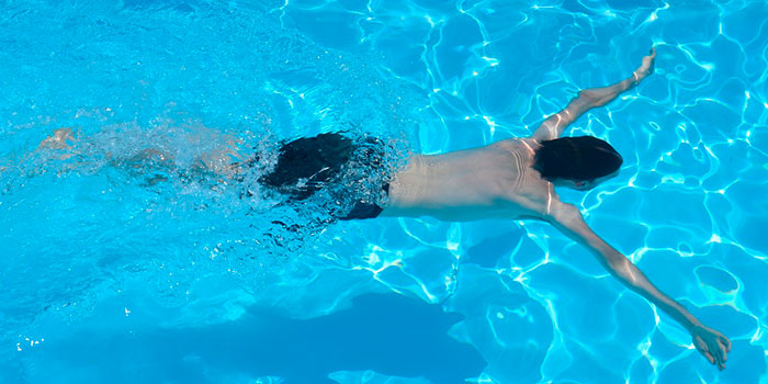 Beneficios de la cloración salina. Solo necesita sal. Evita irritaciones. No más producto químico. Reducción del mantenimiento.