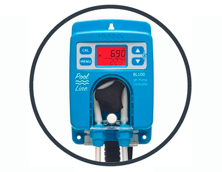 O clorador de sal desinfecta automática e eficazmente a água da piscina sem necessidade de produtos químicos.