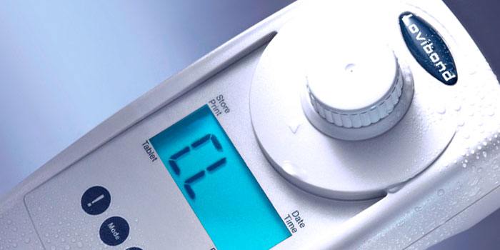 Vantagens da cloração com sal. Só é necessário sal. Evita irritações. Não há mais produtos químicos. Manutenção reduzida.