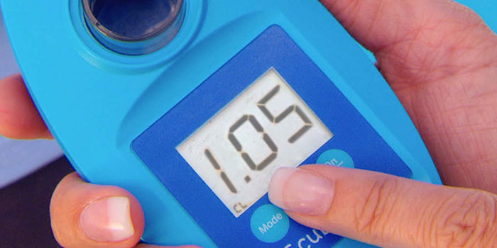 Vantagens da cloração com sal. Só é necessário sal. Evita irritações. Não há mais produtos químicos. Manutenção reduzida.