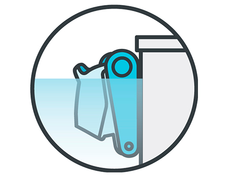 El Dolphin Carrera 30 trae un cepillo activo en la parte delantera y otro en la trasera. Además, el cepillo trasero incorpora dos anillos de PVA que garantizan una mayor adherencia así como una limpieza más exigente de la piscina.