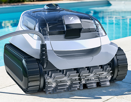 Le ZODIAC 30 XA iQ nettoie le fond, les parois et la ligne de flottaison.