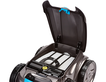 El filtro es accesible desde la parte superior, lo cual simplifica su uso y manipulación. El filtro tiene una capacidad de 5 litros.